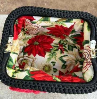 Bolso Clutch Artesanal Negro con Flores Rojas