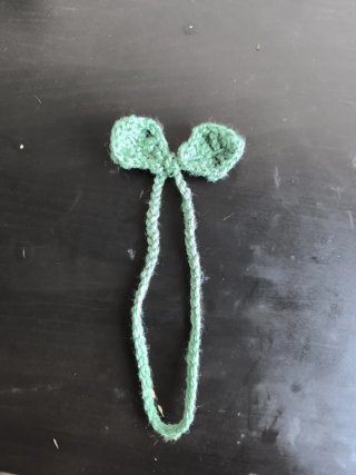 Decoración de plantita crochet para cascos