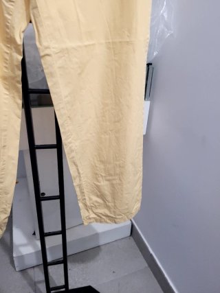 Pantalones amarillos de tela