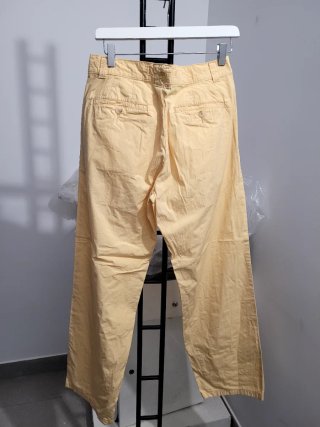Pantalones amarillos de tela