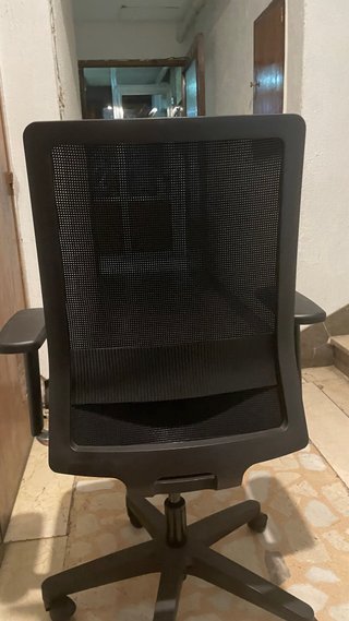 Silla de oficina ergonómica con ruedas