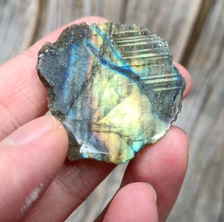 Labradorite semi-lucida