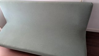 Sofá cama click clack efecto piel gris