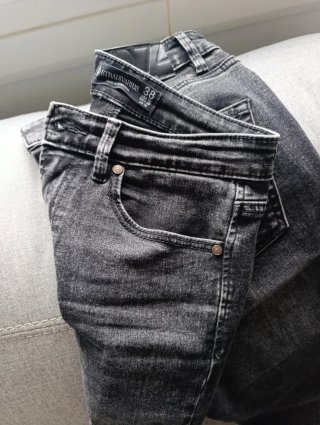 Vaqueros Stradivarius D74 campana y tiro alto