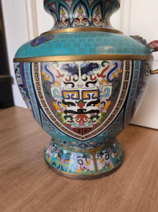 Jarrón Cloisonné oriental antiguo