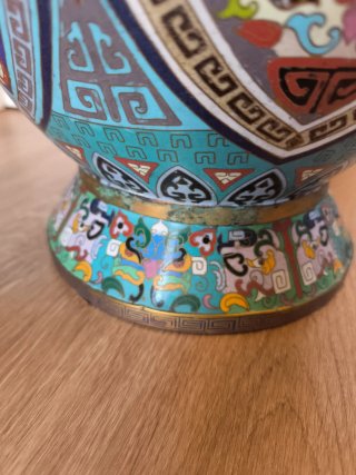 Jarrón Cloisonné oriental antiguo