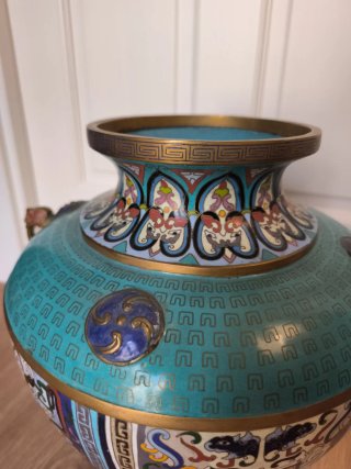 Jarrón Cloisonné oriental antiguo