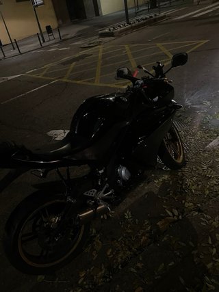 Yamaha YZF R125 Negra y Dorada