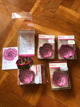 Cortador de Galletas Rosa Blossom  acero. 5 unides