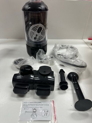 Cafetera de cápsulas negra