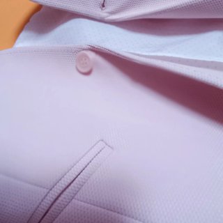 Chaqueta rosa y blanca