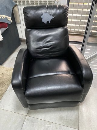 Sillón reclinable de piel negro