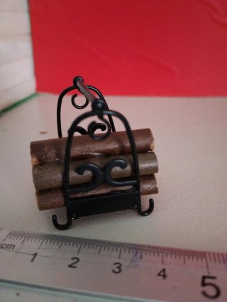Miniatura leñero para casa de muñecas