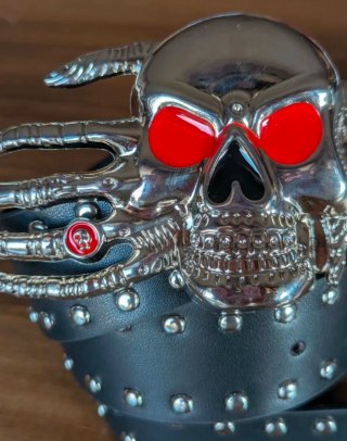 Cintura Punk Goth Teschio Occhi Rossi, cm 110