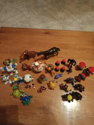 Lote de muñecos variados