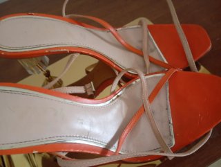 Sandalias coral tacón transparente