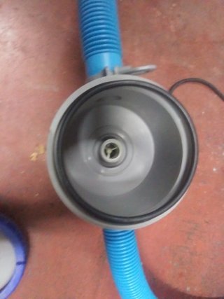 Bomba para piscina azul y gris. 16 W