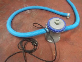 Bomba para piscina azul y gris. 16 W