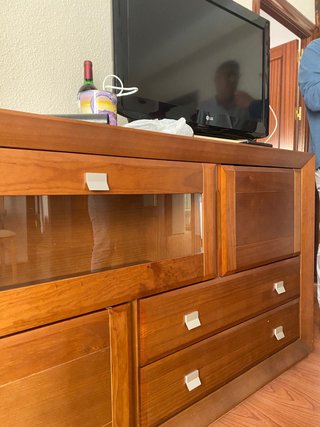 Mueble de salón madera y cristal
