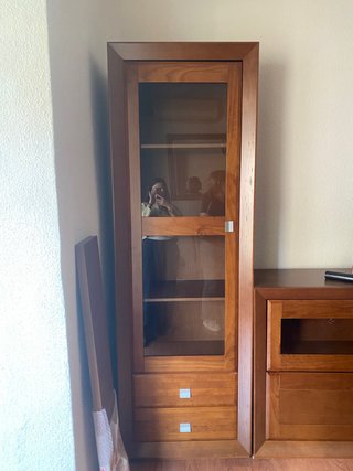 Mueble de salón madera y cristal