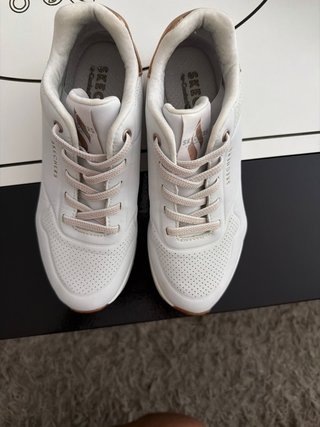 Zapatos Skechers Blancos y Rosas