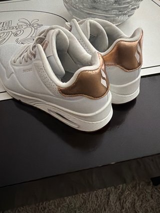 Zapatos Skechers Blancos y Rosas