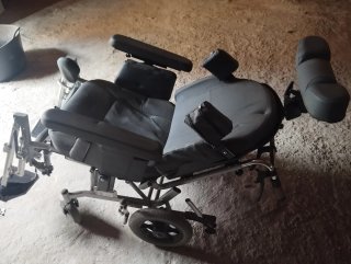 Silla de ruedas ergonómica adaptable