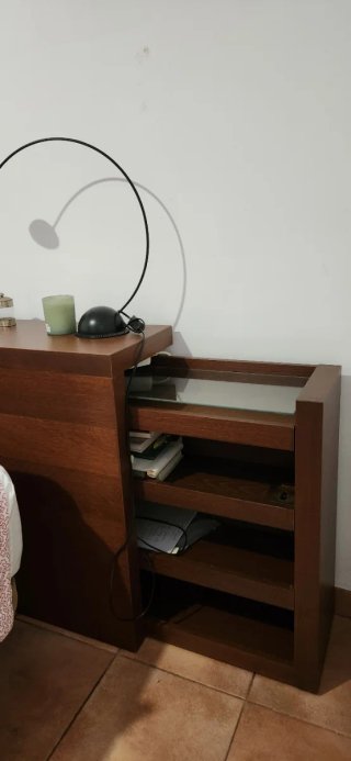Cabecero madera con mesitas ocultas