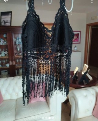 Top nero con frange