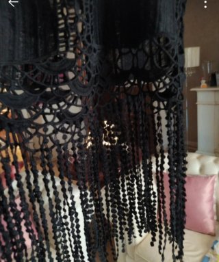 Top nero con frange