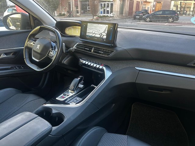 Peugeot 3008 “El SUV que enamora a primera vista"