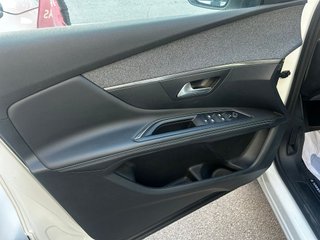 Peugeot 3008 “El SUV que enamora a primera vista"
