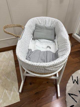 Moisés para bebé de mimbre con soporte