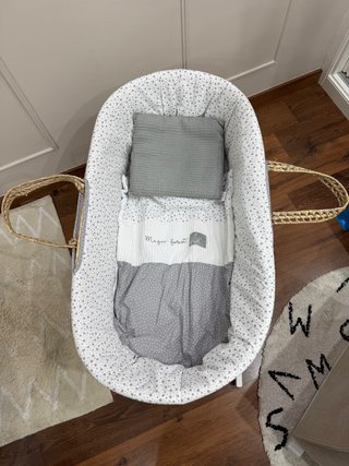 Moisés para bebé de mimbre con soporte