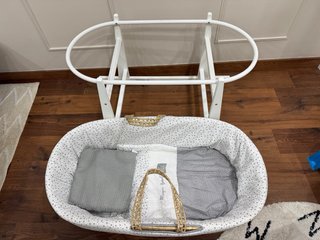 Moisés para bebé de mimbre con soporte