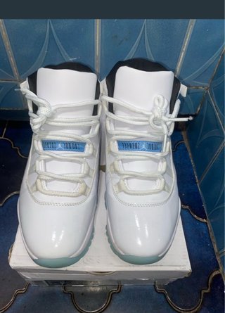 Jordan 11 Blanco y Azul
