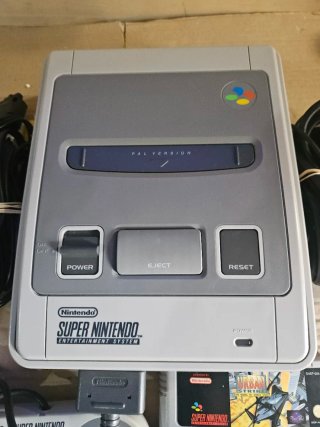Super Nintendo PAL com 2 jogos e comando