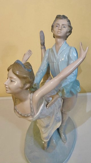 Figura Lladró “ Paso de dos” n12.