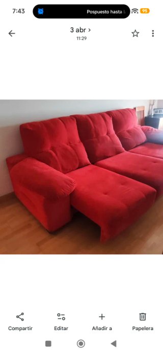 Sofá  cama color rojo ,grande , robusto y cómodo