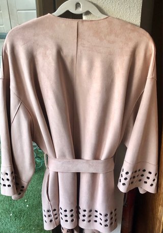 Rebajadísima Chaqueta rosa palo con tachuelas