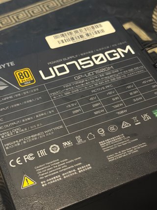 Fuente Alimentación Gigabyte GP-UD750GM 750W