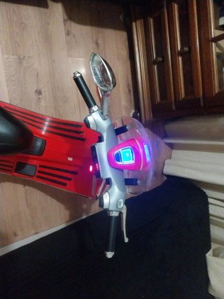 Moto Vespa Eléctrica Infantil Roja