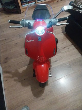 Moto Vespa Eléctrica Infantil Roja
