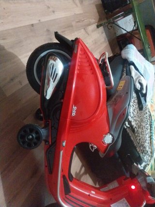 Moto Vespa Eléctrica Infantil Roja