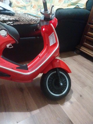 Moto Vespa Eléctrica Infantil Roja