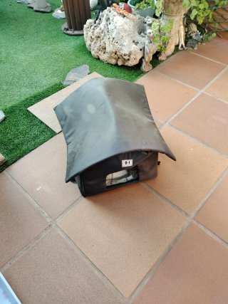 Casita para gato o perro pequeño negra