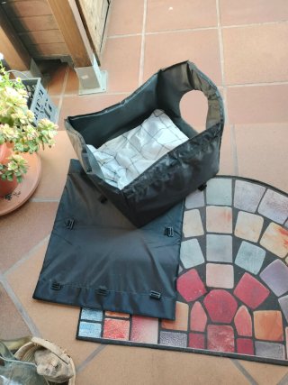 Casita para gato o perro pequeño negra