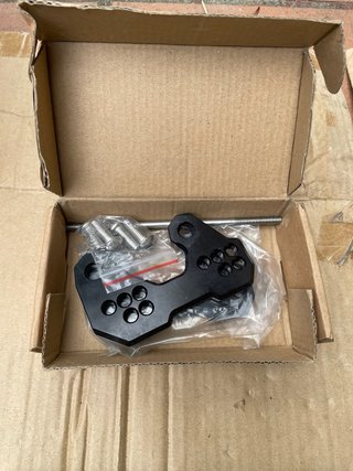Adaptador estriberas retrasadas moto