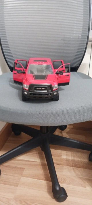 Camión Ram 4x4 Bruder