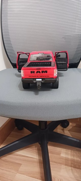 Camión Ram 4x4 Bruder
